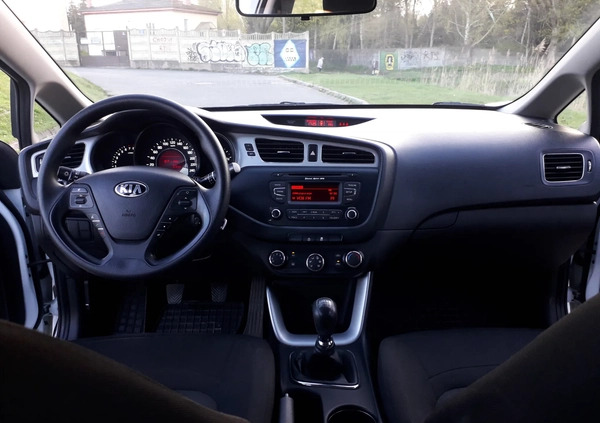 Kia Ceed cena 37700 przebieg: 112000, rok produkcji 2015 z Łódź małe 172